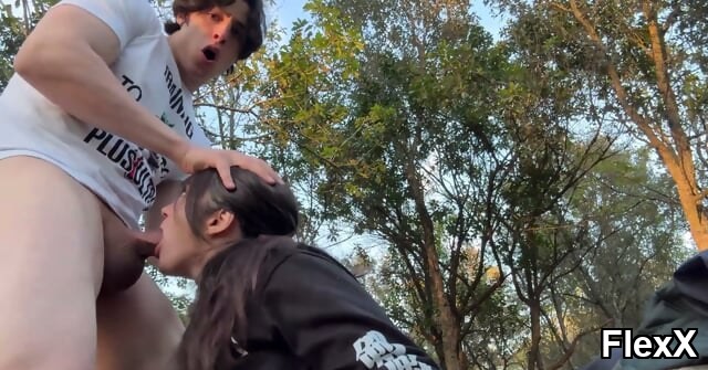Couple exhibitionniste français baisant au milieu des bois 1080p vidéo par DarkCyrus — Brune