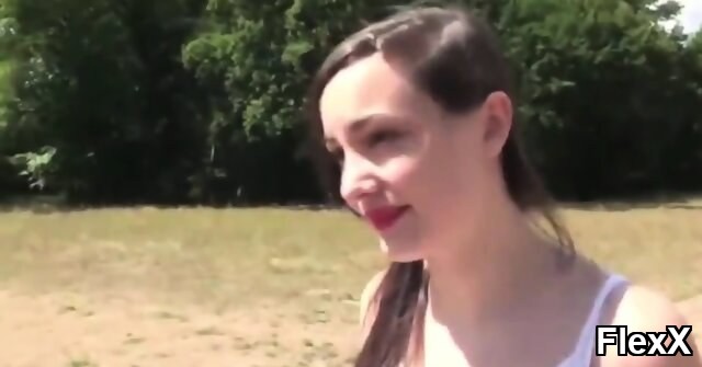 une française aux gros seins se fait baiser dans la forêt vidéo par StudioMax — Pieds