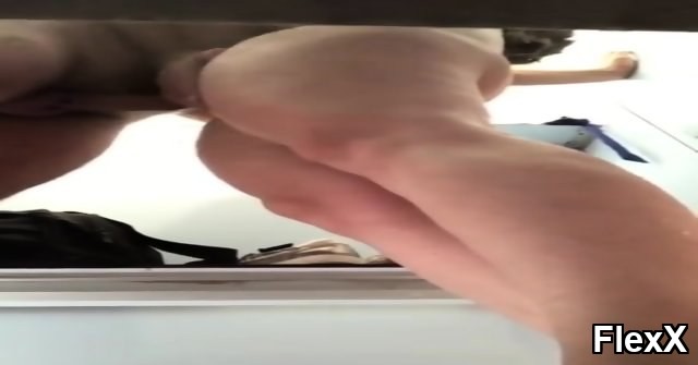 Amateur mignonne jeune se fait défoncer dans la salle de bain de sa mère webcam porno vidéo par CocoLips — Pissing