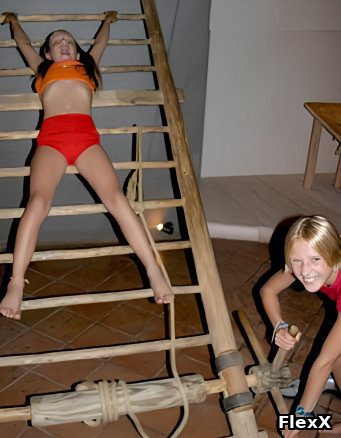 BDSM Lesbiennes en action photo par JulieX — Amateurs