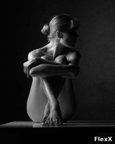 Nus artistiques en noir et blanc : érotisme et lumière photo par JulieX — Erotique