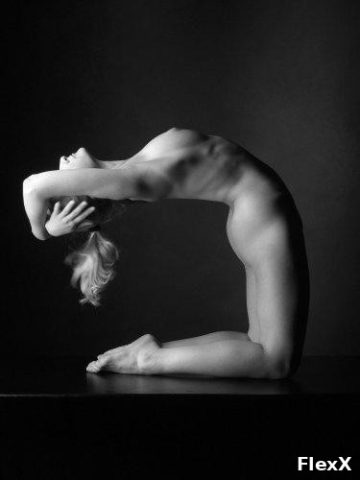 Nus artistiques en noir et blanc : érotisme et lumière photo par JulieX — Erotique