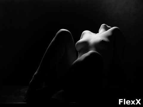 Nus artistiques en noir et blanc : érotisme et lumière photo par JulieX — Erotique