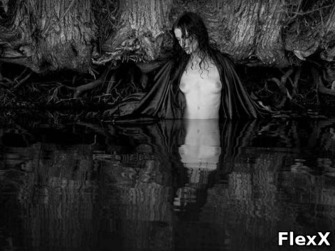 Nus artistiques en noir et blanc : érotisme et lumière photo par JulieX — Erotique