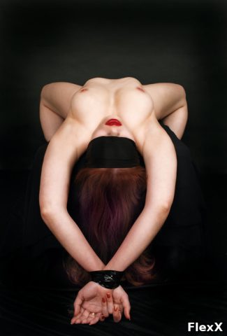 Nus artistiques en noir et blanc : érotisme et lumière photo 42 photo par JulieX — Erotique