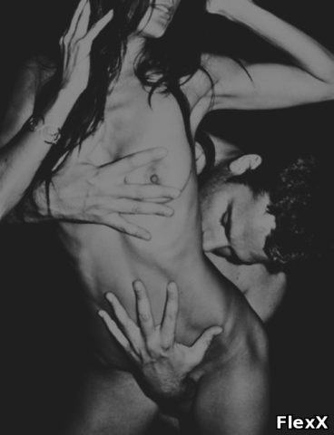 Nus artistiques en noir et blanc : érotisme et lumière photo 88 photo par JulieX — Erotique