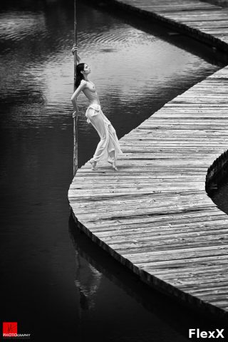 Nus artistiques en noir et blanc : érotisme et lumière photo 152 photo par JulieX — Erotique