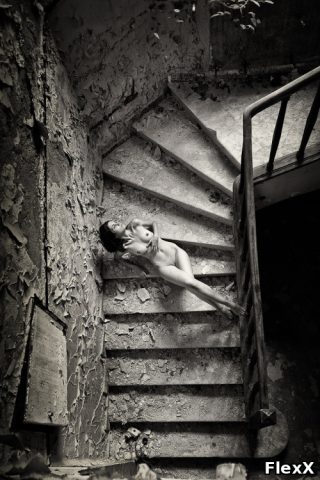 Nus artistiques en noir et blanc : érotisme et lumière photo 177 photo par JulieX — Erotique