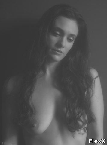 Nus artistiques en noir et blanc : érotisme et lumière photo 196 photo par JulieX — Erotique