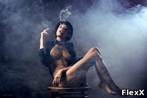 Nus artistiques en noir et blanc : érotisme et lumière photo 269 photo par JulieX — Erotique
