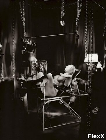 Nus artistiques en noir et blanc : érotisme et lumière photo 315 photo par JulieX — Erotique