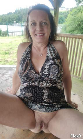 French Mature Exhib – MILF Française Exhibitionniste photo par SugarJade — Amateurs