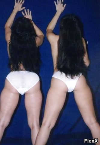 Album de famille : sa femme et l'amie de sa fille photo par DivineAnaïs — Amateurs