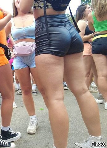 Culs moulés en shorts photo par Come — Amateurs