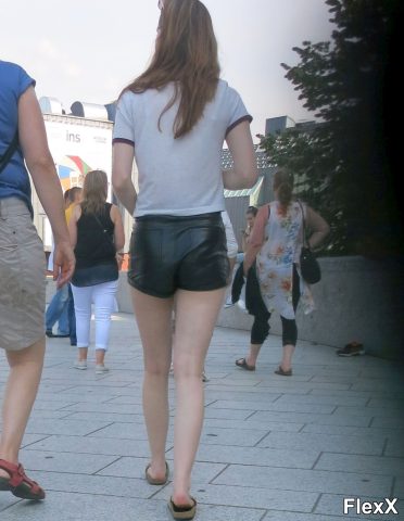 Culs moulés en shorts photo par Come — Amateurs