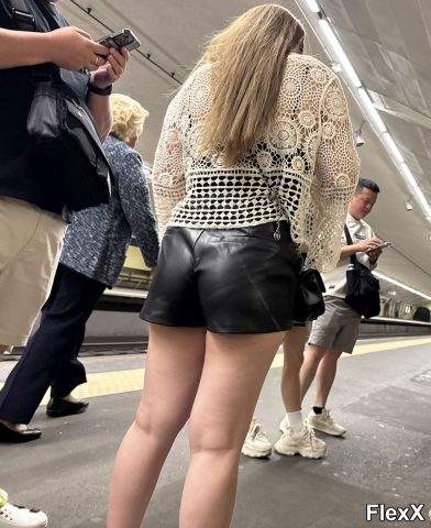 Culs moulés en shorts photo par Come — Amateurs