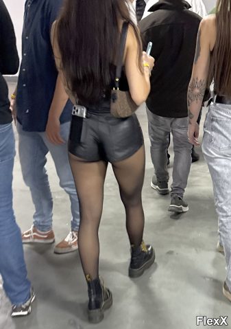 Culs moulés en shorts photo par Come — Amateurs
