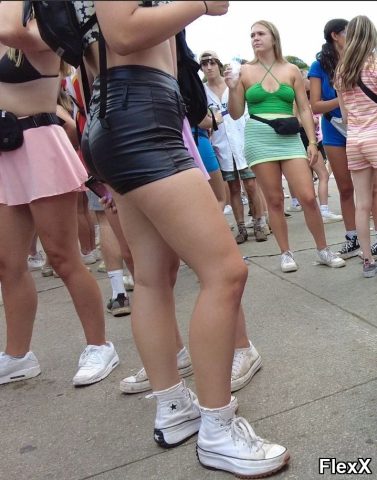 Culs moulés en shorts photo par Come — Amateurs