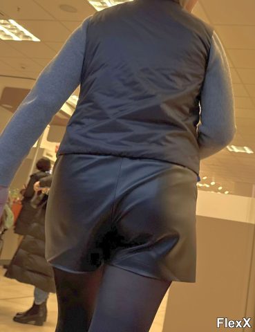 Culs moulés en shorts photo par Come — Amateurs