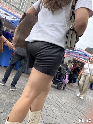 Culs moulés en shorts photo par Come — Amateurs