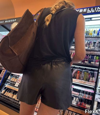 Culs moulés en shorts photo par Come — Amateurs