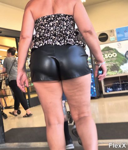 Culs moulés en shorts photo par Come — Amateurs