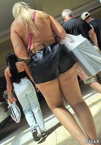 Culs moulés en shorts photo par Come — Amateurs