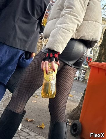 Culs moulés en shorts photo par Come — Amateurs
