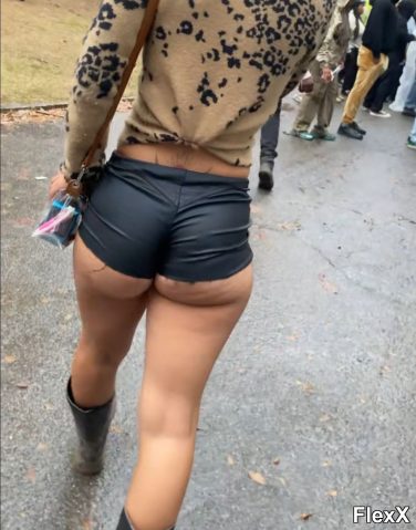 Culs moulés en shorts photo par Come — Amateurs