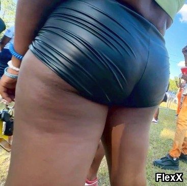 Culs moulés en shorts photo par Come — Amateurs