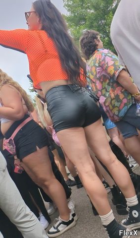Culs moulés en shorts photo par Come — Amateurs