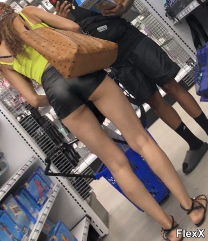 Culs moulés en shorts photo par Come — Amateurs