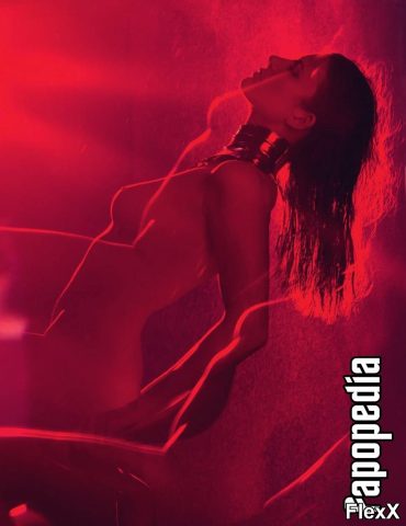 Elodie Frégé nue - chanteuse et actrice photo par Antoine — Célébrités