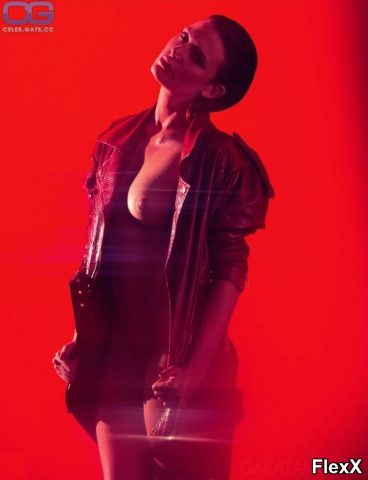 Elodie Frégé nue - chanteuse et actrice photo par Antoine — Célébrités