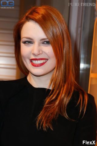 Elodie Frégé nue - chanteuse et actrice photo par Antoine — Célébrités