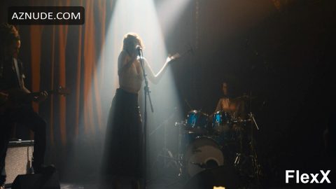 Elodie Frégé nue - chanteuse et actrice photo par Antoine — Célébrités