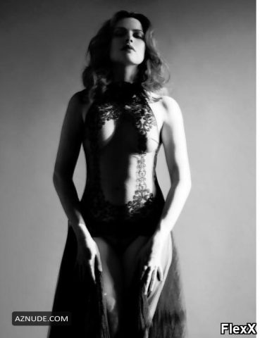 Elodie Frégé nue - chanteuse et actrice photo par Antoine — Célébrités