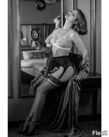 Elodie Frégé nue - chanteuse et actrice photo par Antoine — Célébrités