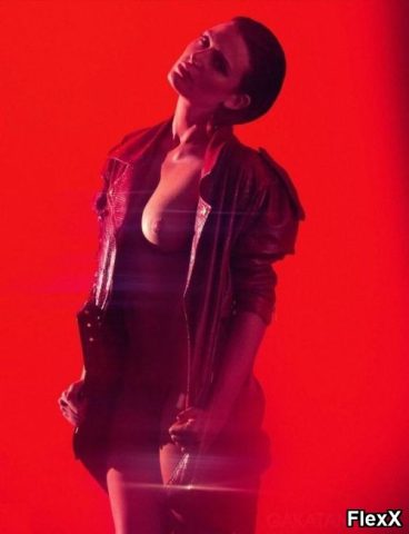 Elodie Frégé nue - chanteuse et actrice photo par Antoine — Célébrités