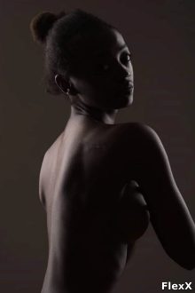 Beauty in black, escorte à Lyon — photo 2